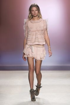 Isabelle Marant Isabel Marant Vibe, Isabel Marant Outfit, Ruffles Outfit, Isabel Marant Runway, Isabelle Marant, Skirt Runway, 2014 Outfits, Isabel Marant Style, Fest Outfits