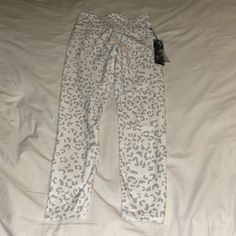 Full Length White And Grey Leopard Print Size S White Yoga Activewear Long Pants, White Long Pants Activewear For Gym, White Fitted Casual Activewear, Casual White Fitted Activewear, White Loungewear Activewear, White Long Activewear Pants For Loungewear, White Long Pants Activewear For Loungewear, White High Waist Yoga Pants For Spring, White High Waist Stretch Activewear