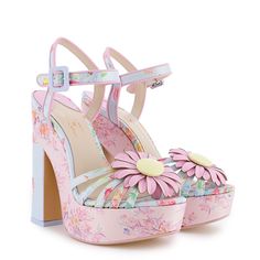 Loveshackfancy Shoes, Leather Sunflower, Sophia Webster Shoes, Kawaii Shoes, Funky Shoes, Outfits Petite, Current Fashion, 2022 Trends