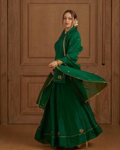 Mehendi Outfits, Designer Kurti Patterns, Indian Look, Pakistani Fashion Party Wear, Beautiful Pakistani Dresses, Indian Dresses Traditional, Sonakshi Sinha, Modest Dresses Casual, Traditional Indian Outfits