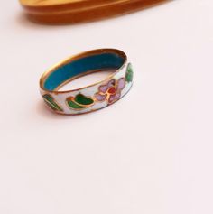 New without use. This is a vintage cloisonne ring. It is a white color and has a gorgeous pink and green flower & leaf design. Made in the 1970s. I have in more colors any questions do not hesitate to ask SIZE 8 The rings are delivered with a jewelry box.  Combined shipping! Cherry Blossom White, Flower Cherry Blossom, Flower Leaf, Green Flower, Floral Flower, Green Flowers, Floral Flowers, Leaf Design, Rings Statement