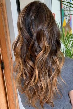 55 Highlighted Hair for Brunettes | LoveHairStyles.com Brunette With Golden Highlights, Honey Caramel Balayage On Dark Hair, Balayage Ombre Brunette, Highlighted Hair For Brunettes, Balayage Hair Brunette, Hair For Brunettes, Caramel Hair Highlights, Highlights Brunette, Brunette Ombre