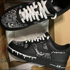 Nike Shoes Blue, Nike Shoes Women Fashion, Custom Sneakers Diy, Black Bandana, Custom Painted Shoes, Custom Shoes Diy, Diy Sneakers, Nike Shoes Air Force, Nike Air Force One