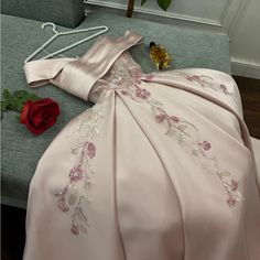 Size: Us Small Bust: 34” Waist: 27” Ethereal Pink Dress, Pink Dress Elegant, Vintage Satin Dress, Pink And Green Dress, Pink Wedding Dress, Barbie Wedding, Casual Day Outfits, Cute Fits, Small Bust