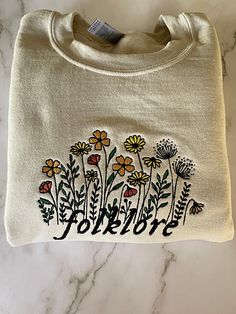 Taylor Swift Embroidery Ideas Clothes, Cute Preppy Sweatshirts, Embroidery Crewneck Ideas, Folklore Crewneck, Embroidery On Sweatshirts, Folklore Sweatshirt, Taylor Swift Sweater, Taylor Swift Embroidery, Plant Sweatshirt