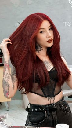 Cabwlo vermelho inspiração res hair cherry blossom ruiva tatuada vermelho escuro Cherry Blossom Hair, Red Hair Makeup, Red Hair Inspo, Cherry Hair, Hair Color Auburn, Girls With Red Hair, Hair Color And Cut, Colored Hair, Hair Inspo Color