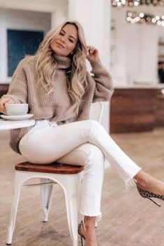 April from Stunning Style is sharing how you can beat the winter blues with your wardrobe and transition your outfits from winter to spring. Business Casual Outfits, Winter Fashion Outfits, Street Styles, Look Fashion, Classy Outfits