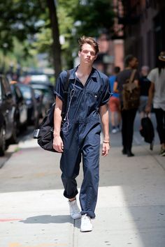 Mens Fashion Week Street Style, New York Mens, Mens Fashion Week, Workwear Fashion, Men Street, Fashion Week Street Style, Jumpsuit Fashion, Mens Street Style