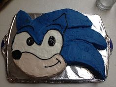 a cake that looks like sonic the hedgehog