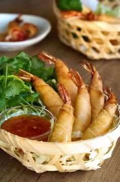 Thai food | Thai Chicken Satay |  Thai chicken | Street Thai food | Thai food design ideas Spring Rolls Recipe Shrimp, Pollo Teriyaki, Shrimp Spring Rolls, Spring Roll Recipe, Thailand Food, Thai Street Food, Food Platters