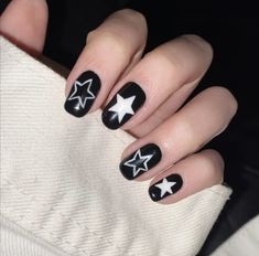 Acrylic Nails Ideas Stars, Goth Manicure Ideas, Short Acrylic Nails Grunge, Simple Grunge Nails Short, Goth Nails Aesthetic, Alt Nails Designs Short, Grunge Nail Inspo Short, Easy Grunge Nails