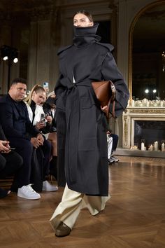 Victoria Beckham Fall 2024 Ready-to-Wear Collection Fits Inspiration, Victoria Beckham Style, Victoria Beckham, Paris Fashion Week, Celebrity Style