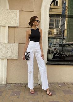 Classy Outfits White Pants, Elegant White Jeans Outfit, White Jeans Classy Outfits, Sight Seeing Outfit Spring, White Jeans Outfit Classy, White Jeans Outfit Summer Classy, Chic Summer Outfits 2023, White Jeans Outfit Aesthetic, White Outfits For Women