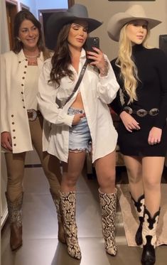 Rebelde Concert Outfits Ideas, Cute Mother's Day Outfits, Mom Rodeo Outfit, Western Outfits Women Shorts And Boots, Bad Bunny Concert Outfit Plus Size, Texas Night Out Outfit, Cowgirl Chic Outfits Winter, Western Glam Outfit Concert, Banda Ms Concert Outfit