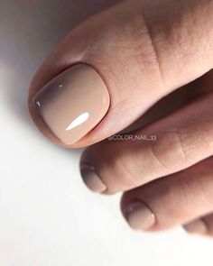 Beige Pedicure Ideas, Cream Pedicure Color, Light Brown Pedicure, Beige Toenails, Pedicure Nude Colors, Beige Pedicure, Pedikur Nails, Brown Pedicure Ideas