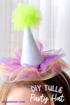 How fun are these perky mini tulle party hat headbands! Perfect for birthday parties or dressing up! Learn how to make these cuties, great for kids and adults. diy party hats, diy party hat, Mini party hats, diy party hats for adults Diy Clown Hat Headband, Tiny Party Hats Diy, How To Make A Party Hat, Clown Hat Diy, Diy Birthday Headband, Birthday Hat Diy, Halloween Hoedown, Diy Party Hat, Bday Hat