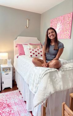 Feminine Dorm Room Ideas, Southern Dorm Room, Liberty University Dorm, Dorm Room Colorful, Light Pink Dorm Room, Mizzou Dorm, Dorm Room Ideas Pink