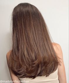 Medium Length Haircut With Layers Unstyled, Small Layers Hair, Long Hair Rounded Ends, Round Edge Haircut, Mid Length Hair No Layers Straight, Medium Brown Hair Long Layers, Mini Layers Hair, Long Hair With Rounded Layers, Subtle Layers For Long Hair