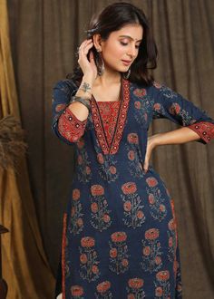 Printed Kurti Designs, Cotton Suit Designs, Salwar Neck Designs, Stylish Kurtis Design, New Kurti Designs, Simple Kurta Designs, Designer Kurti Patterns, Simple Kurti Designs, Kurti Designs Latest