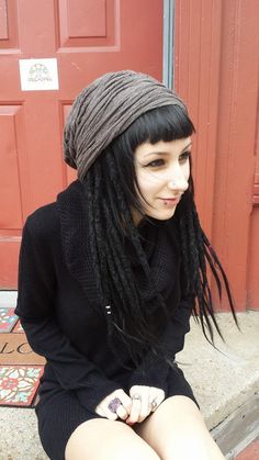 I've always wanted dreadlocks (braid-in ones), this girls hair is so inspirational *0* I'd just have my long blunt fringe as opposed to a short one <3 Black Synthetic Dreads, Dreads With Fringe, Dreadlocks With Fringe, Gothic Dreadlocks, Goth Dreadlocks, Dreadlocks Short Hair, Braid In Dreads, Black Dreadlocks