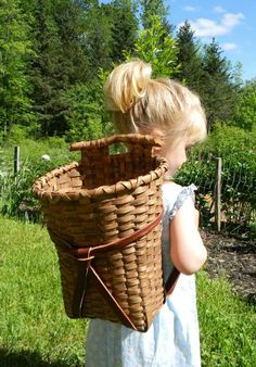 Cattail Basket Weaving Diy, Basket Weaving With Cattails, Cattail Weaving Baskets, Foraging Basket Backpack, Traditional Natural Weaving Bucket Bag, Basket Willow, Garden Basket