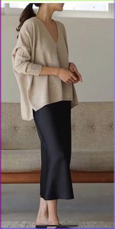 A guide to creating French girl casual chic style, mixing luxe items with more casual pieces for a sophisticated look. French Fashion Casual, Moda Casual Chic, Style Casual Chic, Mode Casual, Casual Work Outfits, Casual Chic Style, 가을 패션, Style Chic, Mode Inspiration