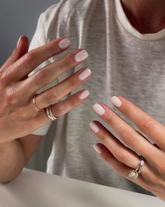 Йога асаны Old Money Nails Short, Old Money Nails, Money Nails, Woman Hands, Beauty Inspo, Nails Manicure, Nails Short, Chic Nails, Nails Inspo