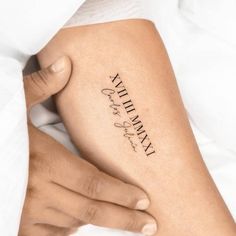 a woman with a tattoo on her leg that reads,'i am sorry to you '