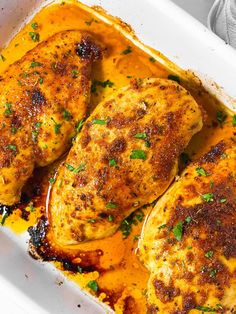 This is the best way to make oven baked chicken breast: The chicken is generously seasoned, then bakes to juicy perfection! Perfect for meal prep or to whip up an easy and healthy entrée without a lot of work. | #chickendinner #chickenrecipes #easyrecipes #dinnerideas #healthyfood #healthycooking #healthyrecipes #mealprep #makeahead