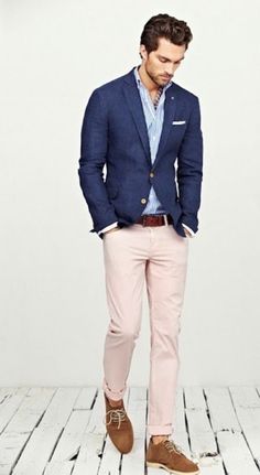 The classic navy blue blazer is one piece of clothing that should be hanging in every man's closet. It can be the most versatile part of your wardrobe. Casual Wedding Outfit Mens, Casual Wedding Outfit, Pink Chinos, White Jeans Men, Mens Fashion Smart, Mode Masculine