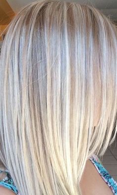 Platinum blonde! Highlights and lowlights by suzette Blond Cenușiu, Platinum Blonde Highlights, Highlights And Lowlights, Platinum Hair, Low Lights Hair, Hair Color And Cut, Periwinkle Blue