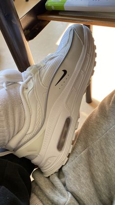 nike air max bless Photographie Indie, Shoe Inspo, Aesthetic Shoes, Swag Shoes, Tenis Casual, Sneakers Men Fashion, Pretty Shoes, Shoe Game