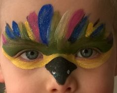 Parrot Costume Makeup, Bird Makeup Ideas, Parrot Face Paint, Bird Face Paint, Parrot Makeup, Bird Wings Costume, Bird Makeup, Joker Halloween Costume, Festival Face Paint