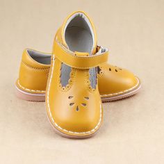 Vintage Inspired Scalloped T-Strap Stitch Down Mary Jane In Mustard – Petit Foot Preppy Baby Girl, Angel Baby Girl, Preppy Baby, School Shoe, Matching Socks, Dressy Shoes, Hand Stitch, Baby Cap, Angel Baby