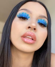 Makeup With Gems, Eyeshadow Brown Eyes, Blue Eyeshadow Makeup, Gem Makeup, Blue Eyeshadow Looks, Instagram Giveaway