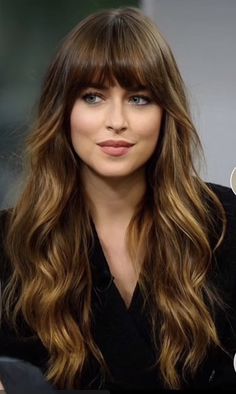 Cute Wispy Bangs, Wigs Curly Hair, Dakota Johnson Hair, Curly Hair Long, Wigs Curly, Bangs With Medium Hair, Wispy Bangs, Long Hair With Bangs