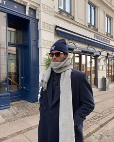 Coat outfit with scarf #menstyle #Fashion #Outfitidea #Menwinterstyle Winter Outfits For Men, Skandinavian Fashion, Outfits For Men, Fall Outfits Men, Fashion Trends Winter, Cool Outfits For Men, Men Fashion Casual Outfits, Streetwear Men Outfits