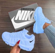 White Nike Shoes Womens, Sepatu Air Jordan, Wallpaper Nike, Nike Shoes Blue, Sneaker Nike, Shoes Stylish, White Nike Shoes