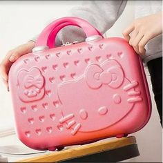 a pink hello kitty purse with hearts on it