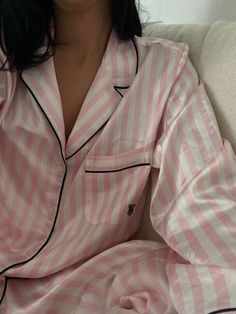 Victoria Secret Pyjamas, Pijama Satin, Vs Pajamas, Pajamas Aesthetic, Pijamas Women, Pyjama Satin, Cute Pjs, Mode Zara