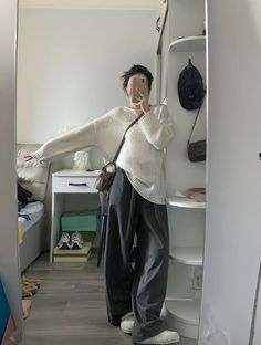 l o r e e e h h Ulzzang Fashion Casual, 대학생 스타일, Comfy Korean Outfits, Soul Fashion, Straight Cargo Pants, Ulzzang Style, Korean Fashion Women, Outfits Spring