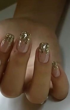 Deserts Recipes Potluck, Fancy Dip Nails, Gold Dip Nail Designs, Gold Glitter Nails Ideas, Gold Manicure Ideas, Gold Glitter Nail Designs, Nude Ombre Nails With Glitter, Gold Bridal Nails, New Years Dip Nails