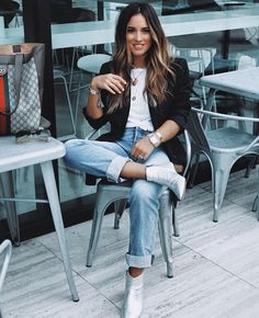 White Boots Outfit, Blazer Outfits Casual, Outfit Jeans, White Boots, Blazer Outfits, 가을 패션, College Fashion, Office Outfits, Boots Outfit