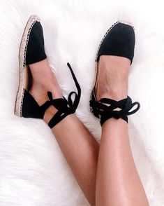 Best Golf Shoes, Women Shoes Sandals, Trending Womens Shoes, Kelly Rowland, Black Espadrilles, Kinds Of Shoes, Womens Shoes High Heels, Shoe Style