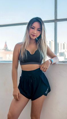 Athletic Wear Gymshark, Gym Shark Bra, Gymshark Women’s, Gymshark Athlete, Gymshark V Neck Sports Bra, Sports Bra Top Gymshark, Off Shoulder Diy, Angel Workout, Chloe Ting