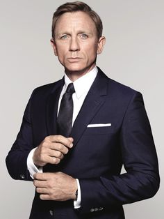 Business Professional Men Dress Code: Modern Office Style Guide (2019) Daniel Craig Suit, Business Professional Dress Code, James Bond Suit, James Bond Daniel Craig, James Bond Spectre, Bond Suits, Gentleman Mode, Daniel Graig, Business Professional Dress