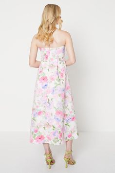 Strapless bandeau neckline with a flattering sweetheart shape
Feminine floral print in a blurred watercolour effect
Ottoman woven fabric with a textured finish
Fitted bodice with a flared midi skirt
Concealed back zip fastening for a seamless look
Exude effortless elegance in this ultra-feminine floral midi dress. The strapless bandeau neckline and fitted bodice create a flattering silhouette, while the flared skirt adds a touch of romance. Crafted from a woven fabric with a textured finish, this dress radiates sophistication. Style it with strappy heels and delicate jewellery for a chic look that's perfect for formal occasions, weddings, or garden parties. Wedding Guess Dress, Flared Midi Skirt, Watercolour Effect, Dresses Occasion, Delicate Jewellery, Oasis Dress, Midi Flare Skirt, Ultra Feminine, Strapless Bandeau