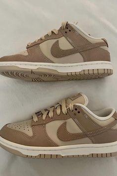 Pretty Sneakers, Boty Nike, Back To School Shoes, Trendy Shoes Sneakers, Nike Fashion Shoes, Preppy Shoes, Dr Shoes