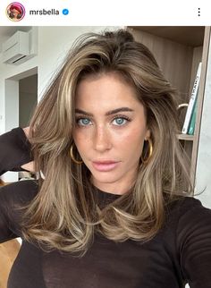 Light Brown Hair Styles, Brown Hair Styles, Old Money Brunette, Light Brown Hair Color, Beige Blonde Hair, Rambut Brunette, Light Brunette, Beige Hair, Korean Hair Color