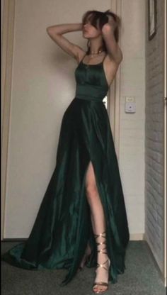 Body Type And Dresses, Fashion Show Outfit Women, Dark Green Long Dresses, Cute Outfits For Graduation Party, Green A Line Prom Dress, Green Dress Fancy, Bday Dresses For Women, Prom Green Dress, Prom Dresses Long Green